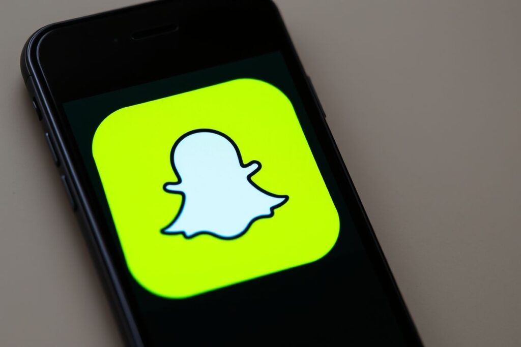 How to log in to Snapchat Discover?